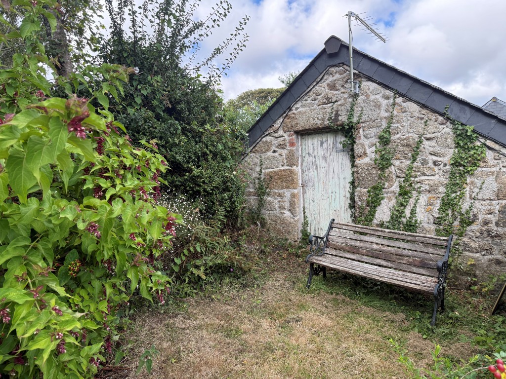 Lot: 138 - TIMBER CHALET WITH RESIDENTIAL USE, GRANITE CARTHOUSE WITH PLANNING IN PRINCIPLE, PLUS GARDENS AND PARKING - Garden and seating area